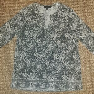 Elegant Paisley V-Neck Blouse in Black and White Large